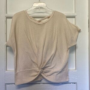 Love wins women’s shorts sleeves top front knotted X large